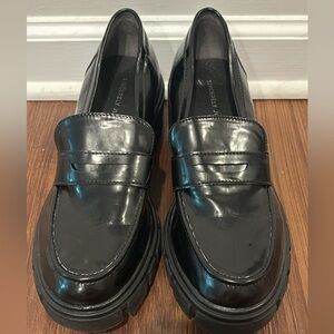 Women’s size 9 black platform loafers